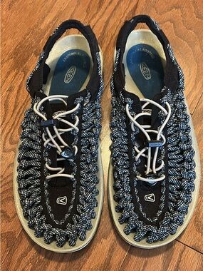 Keen Men's Black and White Woven Slip-On Sandals